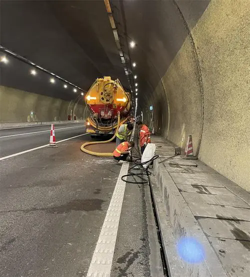 辉南隧道排水渠清淤